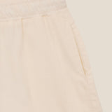 Shorts Alfaiataria Boxer de Linho e Viscose FSC™ Jambo Branco Off White. Compre online moda sustentável e atemporal na Minimadeia. Roupas femininas estilosas, básicas e sustentáveis. Foto produto still 02