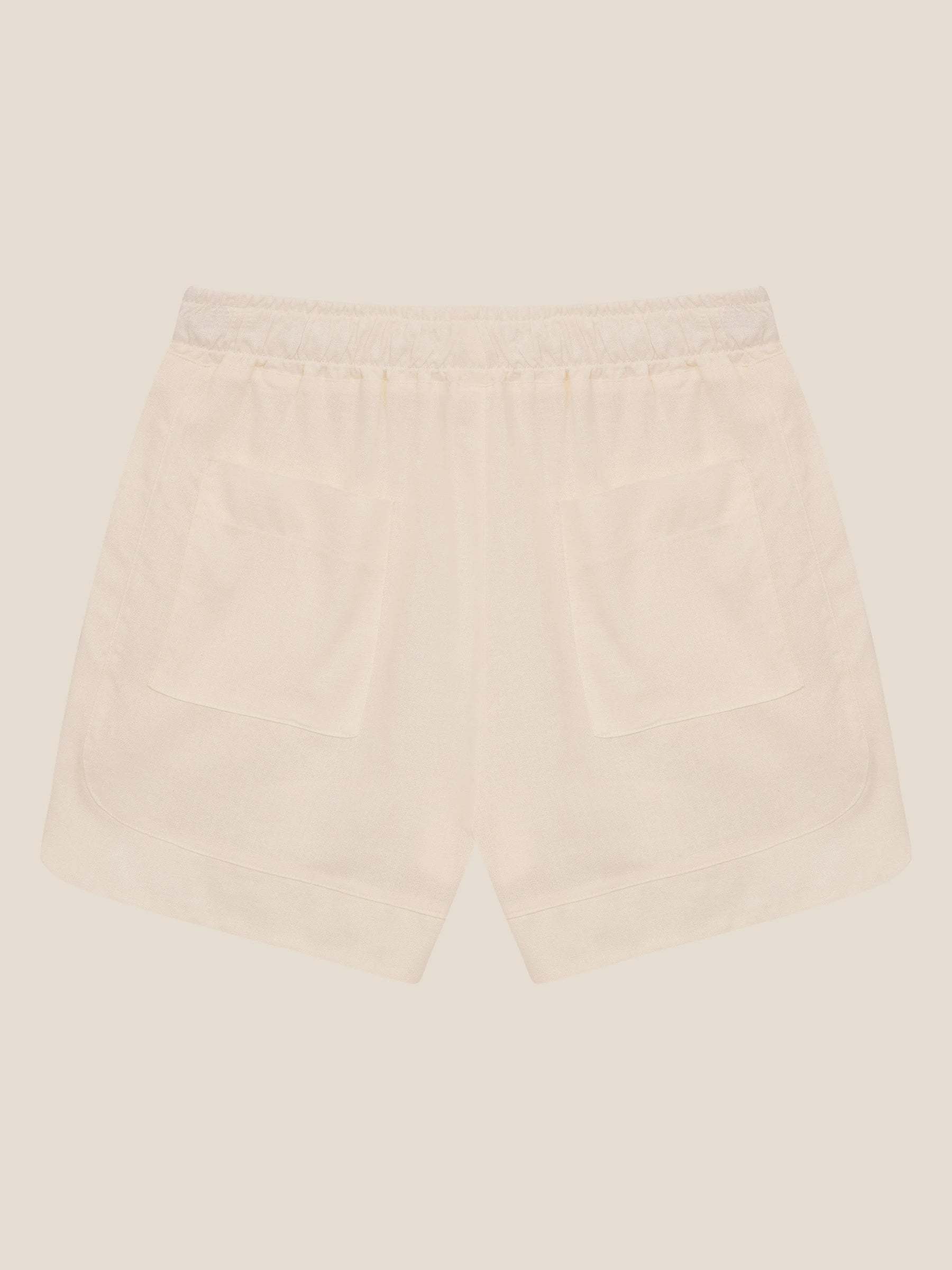 Shorts Alfaiataria Boxer de Linho e Viscose FSC™ Jambo Branco Off White. Compre online moda sustentável e atemporal na Minimadeia. Roupas femininas estilosas, básicas e sustentáveis. Foto produto still 03