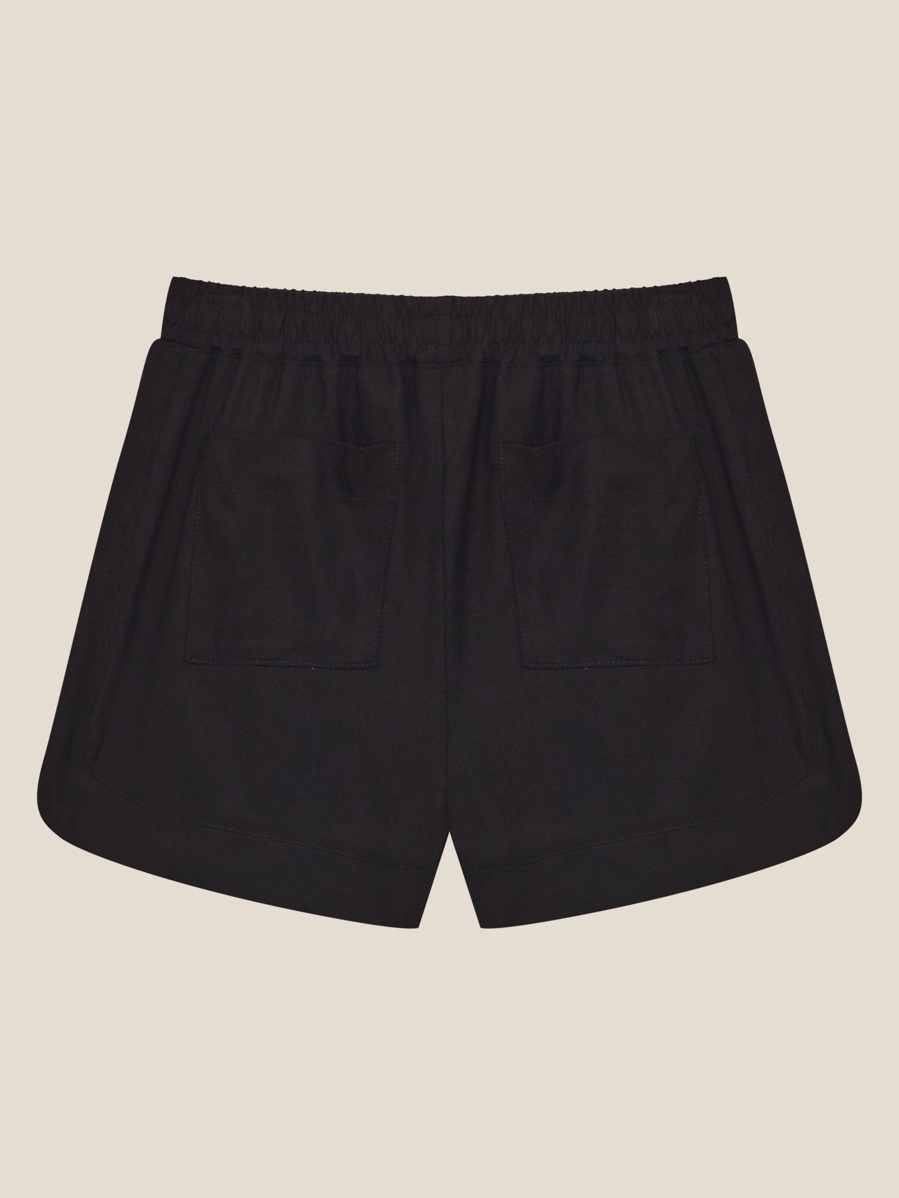 Shorts Alfaiataria Boxer de Linho e Viscose FSC™ Jambo Preto. Compre online moda sustentável e atemporal na Minimadeia. Roupas femininas estilosas, básicas e sustentáveis. Foto produto still 02