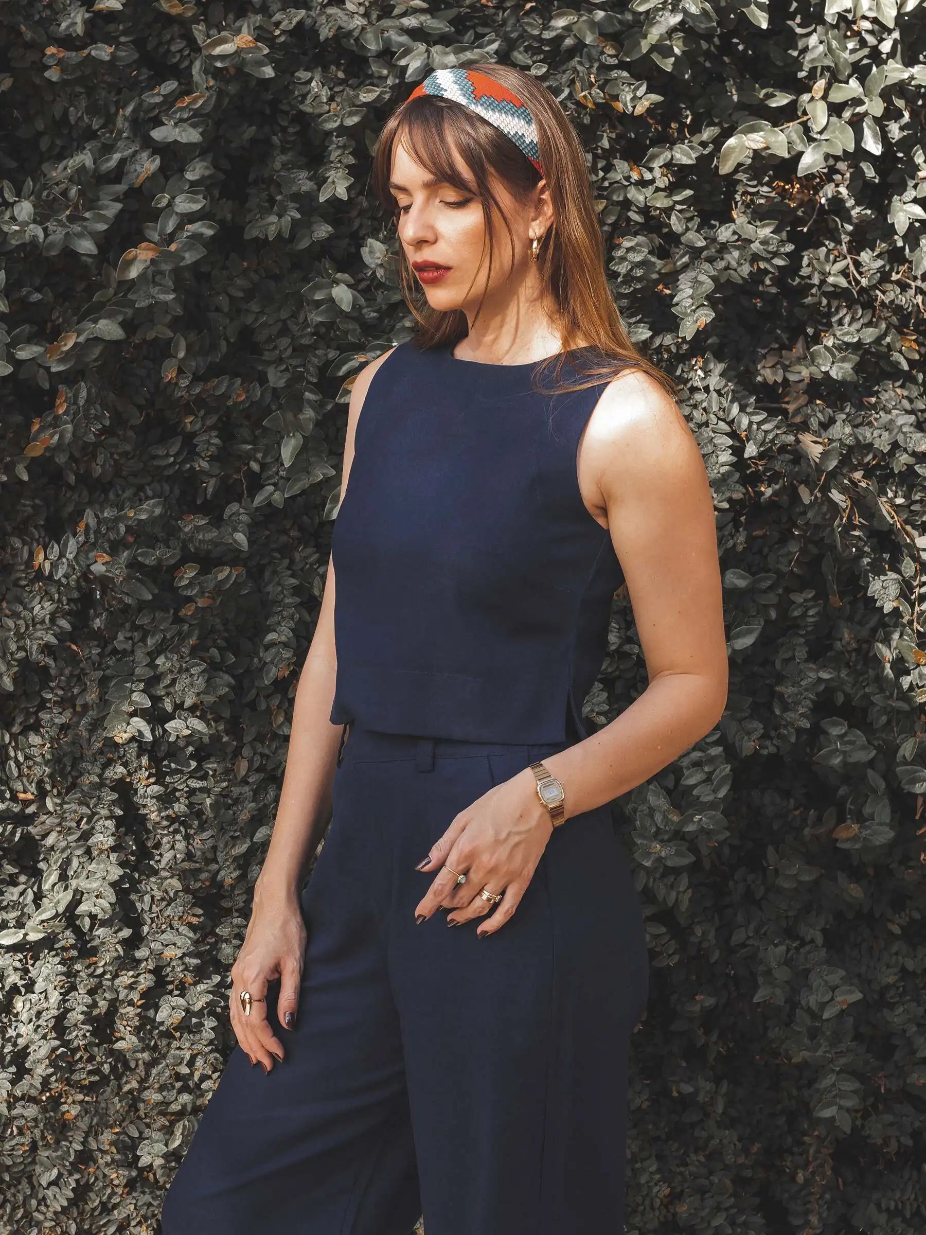 Regata Alfaiataria Angico de Linho e Viscose FSC™ Azul Escuro. Compre online moda sustentável e atemporal na Minimadeia, marca slow fashion de roupas femininas. Foto produto SET25 07