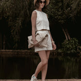 Regata de Linho e Viscose FSC™ Angico Branca Off White. Compre online moda sustentável e atemporal na Minimadeia. Roupas femininas estilosas, básicas e sustentáveis. Foto produto SET26 02