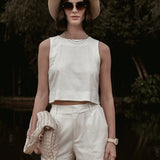 Regata de Linho e Viscose FSC™ Angico Branca Off White. Compre online moda sustentável e atemporal na Minimadeia. Roupas femininas estilosas, básicas e sustentáveis. Foto produto SET26 05