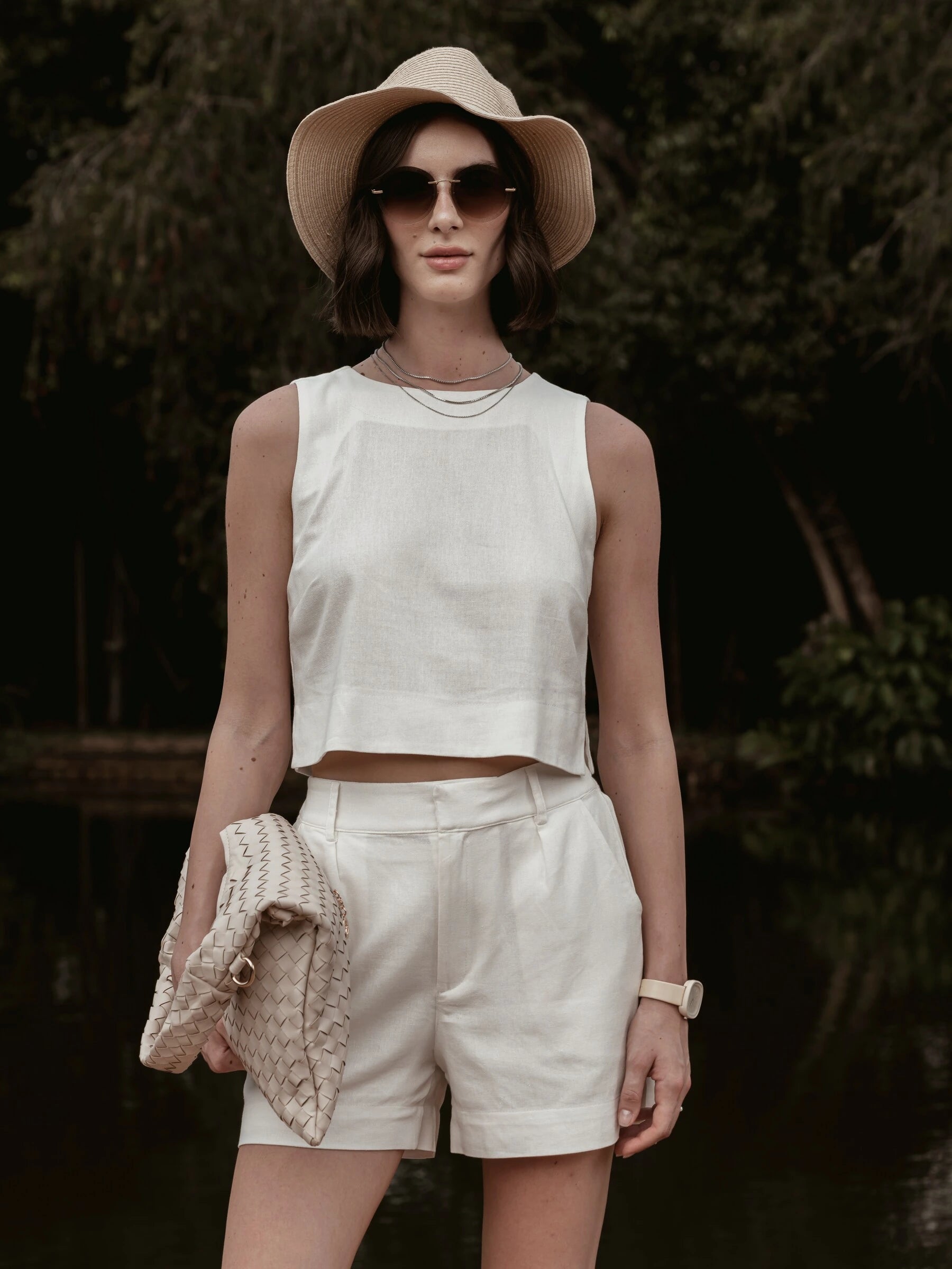 Regata de Linho e Viscose FSC™ Angico Branca Off White. Compre online moda sustentável e atemporal na Minimadeia. Roupas femininas estilosas, básicas e sustentáveis. Foto produto SET26 05