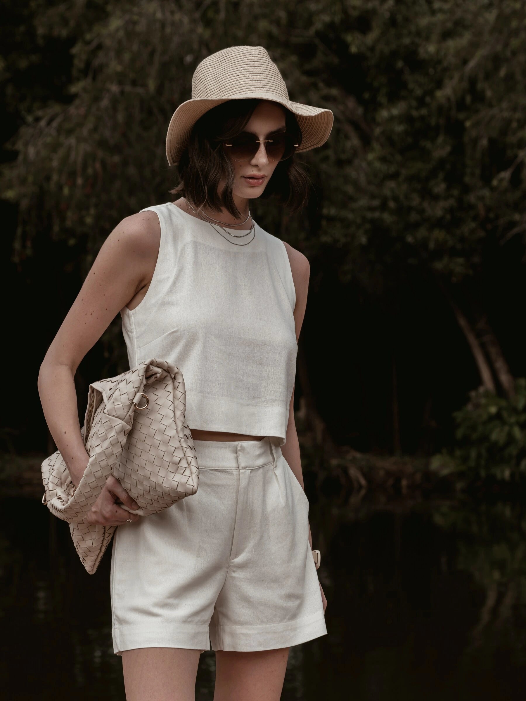 Regata de Linho e Viscose FSC™ Angico Branca Off White. Compre online moda sustentável e atemporal na Minimadeia. Roupas femininas estilosas, básicas e sustentáveis. Foto produto SET26 06