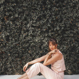 Regata Alfaiataria Angico de Linho e Viscose FSC™ Rosa Claro. Compre online moda sustentável e atemporal na Minimadeia, marca slow fashion de roupas femininas. Foto produto AGO25 16