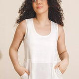 Vestido Midi em Linho & Viscose FSC™ Branco Off White. Compre online moda sustentável e atemporal na Minimadeia. Roupas femininas estilosas, básicas e sustentáveis. Foto produto 06