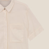 Camisa Manga Curta de Linho e Viscose FSC™ Jambo Branca Off White. Compre online moda sustentável e atemporal na Minimadeia. Roupas femininas estilosas, básicas e sustentáveis. Foto produto still 02