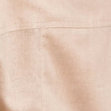 Camisa Cropped em Voil de Algodão BCI™ Bege. Compre online moda sustentável e atemporal na Minimadeia. Roupas femininas estilosas, básicas e sustentáveis. Foto produto 11