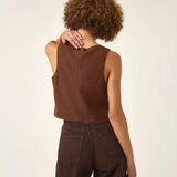 Colete Alfaiataria de Linho e Viscose FSC™ Calêndula Marrom Escuro. Compre online moda sustentável e atemporal na Minimadeia, marca slow fashion de roupas femininas. Foto produto ABR25 07B
