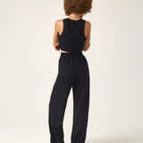 Colete Alfaiataria de Linho e Viscose FSC™ Calêndula Preto. Compre online moda sustentável e atemporal na Minimadeia, marca slow fashion de roupas femininas. Foto produto ABR25 07