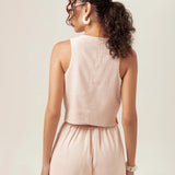 Colete Alfaiataria Calêndula de Linho e Viscose FSC™ Rosa Claro. Compre online moda sustentável e atemporal na Minimadeia, marca slow fashion de roupas femininas. Foto produto MAR26 07