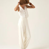 Calça Alfaiataria Reta Petúnia em Linho e Viscose FSC™ Branca Off White. Compre online moda sustentável e atemporal na Minimadeia, marca slow fashion de roupas femininas. Foto produto ABR25 04