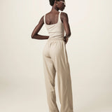 Calça Alfaiataria Reta Petúnia de Linho e Viscose FSC™ Bege Claro. Compre online moda sustentável e atemporal na Minimadeia, marca slow fashion de roupas femininas. Foto produto JUN26 15