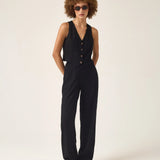 Calça Alfaiataria Reta Petúnia em Linho e Viscose FSC™ Preta. Compre online moda sustentável e atemporal na Minimadeia, marca slow fashion de roupas femininas. Foto produto ABR25 02