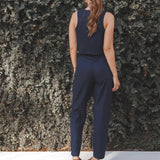 Calça Alfaiataria Slouchy Íris de Linho e Viscose FSC™ Azul Escuro. Compre online moda sustentável e atemporal na Minimadeia, marca slow fashion de roupas femininas. Foto produto SET25 09