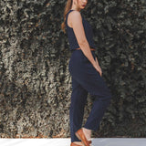 Calça Alfaiataria Slouchy Íris de Linho e Viscose FSC™ Azul Escuro. Compre online moda sustentável e atemporal na Minimadeia, marca slow fashion de roupas femininas. Foto produto SET25 10