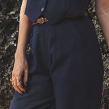 Calça Alfaiataria Slouchy Íris de Linho e Viscose FSC™ Azul Escuro. Compre online moda sustentável e atemporal na Minimadeia, marca slow fashion de roupas femininas. Foto produto SET25 13