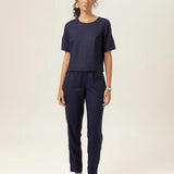 Calça Alfaiataria Slouchy Íris de Linho e Viscose FSC™ Azul Escuro. Compre online moda sustentável e atemporal na Minimadeia, marca slow fashion de roupas femininas. Foto produto MAR26 02
