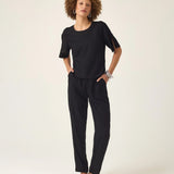 Calça Alfaiataria Slouchy Íris em Linho e Viscose FSC™ Preta. Compre online moda sustentável e atemporal na Minimadeia, marca slow fashion de roupas femininas. Foto produto ABR25 01