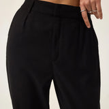 Calça Alfaiataria Slouchy Íris em Linho e Viscose FSC™ Preta. Compre online moda sustentável e atemporal na Minimadeia, marca slow fashion de roupas femininas. Foto produto ABR25 07