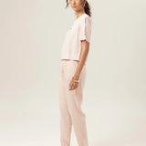 Calça Alfaiataria Slouchy Íris de Linho e Viscose FSC™ Rosa Claro. Compre online moda sustentável e atemporal na Minimadeia, marca slow fashion de roupas femininas. Foto produto MAR26 02