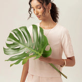 Calça Alfaiataria Slouchy Íris de Linho e Viscose FSC™ Rosa Claro. Compre online moda sustentável e atemporal na Minimadeia, marca slow fashion de roupas femininas. Foto produto MAR26 11