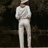 Calça Jeans Reta Araucária Bege Natural Eco Denim™. Compre online moda sustentável e atemporal na Minimadeia, marca slow fashion de roupas femininas. Foto produto SET26 04