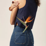 Calça Jeans Reta Mandacaru Azul Escuro Eco Denim™. Compre online moda sustentável e atemporal na Minimadeia, marca slow fashion de roupas femininas. Foto produto MAR26 07
