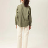 Calça Jeans Reta Mandacaru Bege Eco Denim™. Compre online moda sustentável e atemporal na Minimadeia, marca slow fashion de roupas femininas. Foto produto MAR26 05
