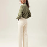 Calça Jeans Reta Mandacaru Bege Eco Denim™. Compre online moda sustentável e atemporal na Minimadeia, marca slow fashion de roupas femininas. Foto produto MAR26 06