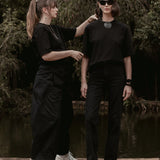 Calça Jeans Reta Mandacaru Preta Eco Denim™. Compre online moda sustentável e atemporal na Minimadeia, marca slow fashion de roupas femininas. Foto produto SET26 06