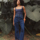 Calça Jeans Balloon Baobá Azul Escuro Eco Denim™. Compre online moda sustentável e atemporal na Minimadeia, marca slow fashion de roupas femininas. Foto produto DEZ25 01