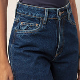 Calça Jeans Balloon Baobá Azul Escuro Eco Denim™. Compre online moda sustentável e atemporal na Minimadeia, marca slow fashion de roupas femininas. Foto produto MAR26 06