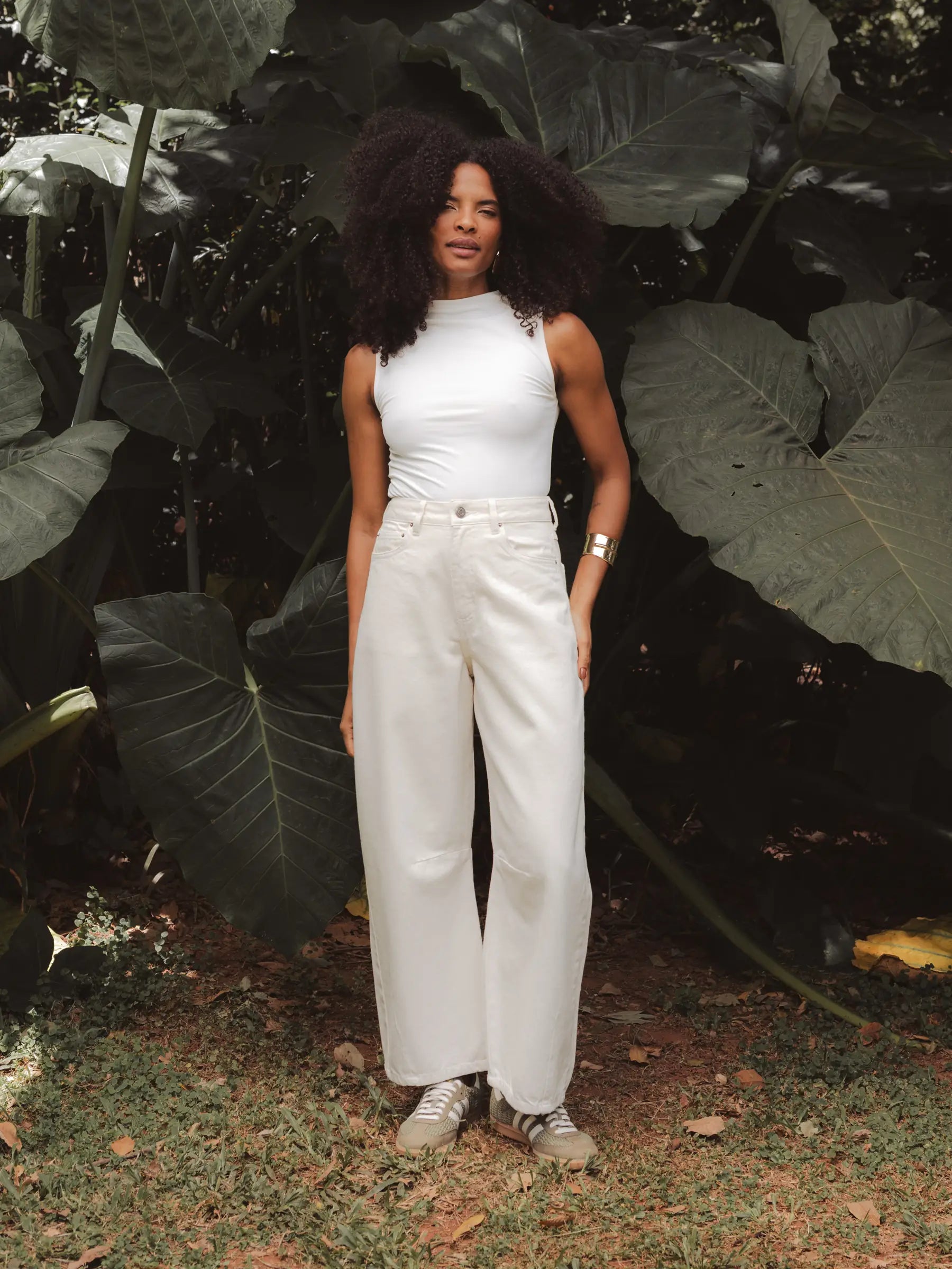 Calça Jeans Balloon Baobá Bege Eco Denim™. Compre online moda sustentável e atemporal na Minimadeia, marca slow fashion de roupas femininas. Foto produto DEZ25 01