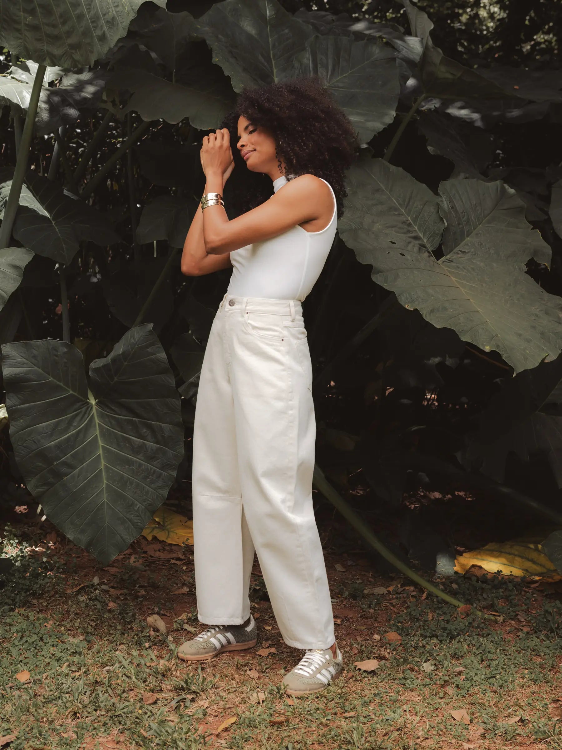 Calça Jeans Balloon Baobá Bege Eco Denim™. Compre online moda sustentável e atemporal na Minimadeia, marca slow fashion de roupas femininas. Foto produto DEZ25 02