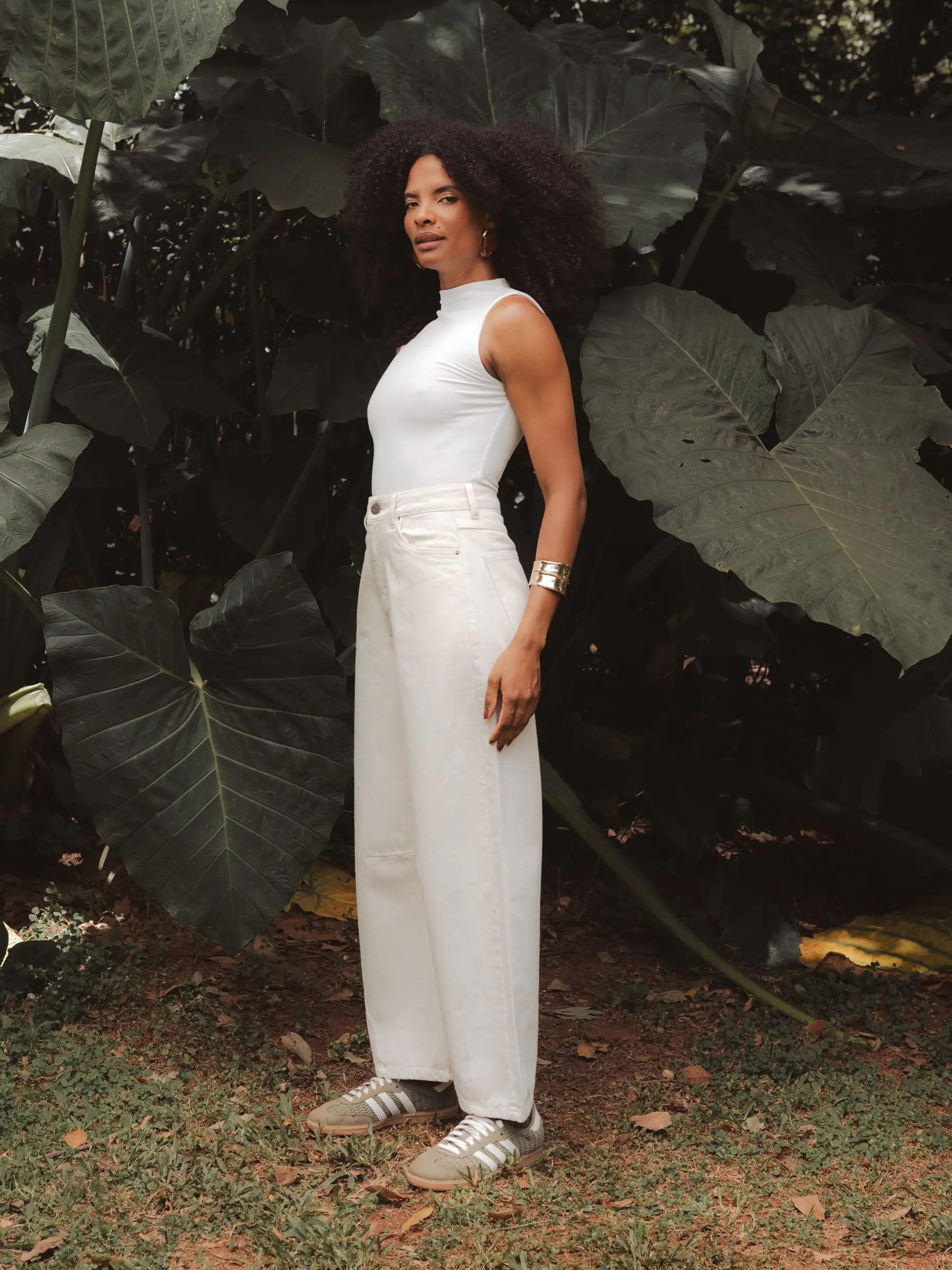 Calça Jeans Balloon Baobá Bege Eco Denim™. Compre online moda sustentável e atemporal na Minimadeia, marca slow fashion de roupas femininas. Foto produto DEZ25 03