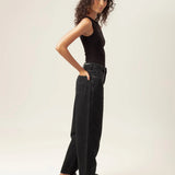 Calça Jeans Balloon Baobá Preta Eco Denim™. Compre online moda sustentável e atemporal na Minimadeia, marca slow fashion de roupas femininas. Foto produto MAR26 06
