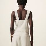 Blusa Alfaiataria Jasmim de Viscose FSC™ Branca Off White. Compre online moda sustentável e atemporal na Minimadeia, marca slow fashion de roupas femininas. Foto produto JUN26 02
