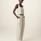 Blusa Alfaiataria Jasmim de Viscose FSC™ Branca Off White. Compre online moda sustentável e atemporal na Minimadeia, marca slow fashion de roupas femininas. Foto produto JUN26 05