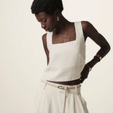 Blusa Alfaiataria Jasmim de Viscose FSC™ Branca Off White. Compre online moda sustentável e atemporal na Minimadeia, marca slow fashion de roupas femininas. Foto produto JUN26 06