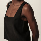 Blusa Alfaiataria Jasmim de Viscose FSC™ Preta. Compre online moda sustentável e atemporal na Minimadeia, marca slow fashion de roupas femininas. Foto produto JUN26 07