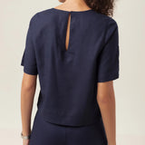 Blusa Tulipa de Linho e Viscose FSC™ Azul Escuro. Compre online moda sustentável e atemporal na Minimadeia, marca slow fashion de roupas femininas. Foto produto MAR26 05