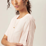 Blusa Tulipa de Linho e Viscose FSC™ Rosa Claro. Compre online moda sustentável e atemporal na Minimadeia, marca slow fashion de roupas femininas. Foto produto MAR26 07