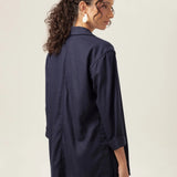 Blazer Alfaiataria Sândalo de Linho e Viscose FSC™ Azul Escuro. Compre online moda sustentável e atemporal na Minimadeia, marca slow fashion de roupas femininas. Foto produto MAR26 12