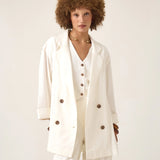 Blazer Alfaiataria Sândalo de Linho e Viscose FSC™ Branco Off White. Compre online moda sustentável e atemporal na Minimadeia, marca slow fashion de roupas femininas. Foto produto ABR25 03