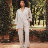 Blazer Alfaiataria Sândalo de Linho e Viscose FSC™ Bege Claro. Compre online moda sustentável e atemporal na Minimadeia, marca slow fashion de roupas femininas. Foto produto AGO25 05