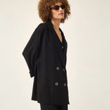 Blazer Alfaiataria Sândalo de Linho e Viscose FSC™ Preto. Compre online moda sustentável e atemporal na Minimadeia, marca slow fashion de roupas femininas. Foto produto ABR25 05