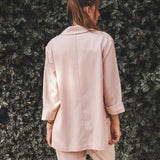 Blazer Alfaiataria Sândalo de Linho e Viscose FSC™ Rosa Claro. Compre online moda sustentável e atemporal na Minimadeia, marca slow fashion de roupas femininas. Foto produto AGO25 08