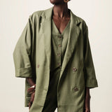 Blazer Alfaiataria Sândalo de Linho e Viscose FSC™ Verde Escuro. Compre online moda sustentável e atemporal na Minimadeia, marca slow fashion de roupas femininas. Foto produto JUN26 07