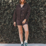 Regata Flora Seamless Marrom Escuro Athleisure. Compre online moda sustentável e atemporal na Minimadeia, marca slow fashion de roupas femininas. Foto produto SET25 13